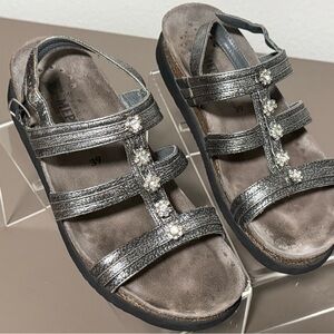 MEPHISTO Strappy Leather Sandals Metallic Silver Rhinestone 39/9 Buckle Closure